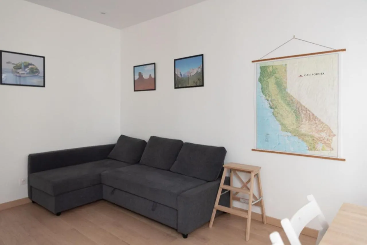 Very Bright Nest Close To Belleville Park Paris