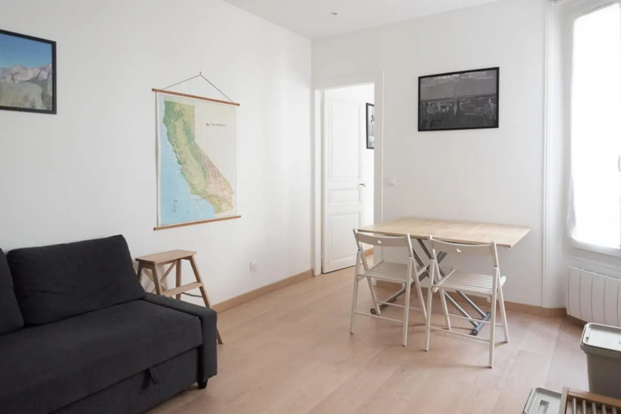 Daire Very Bright Nest Close To Belleville Park Paris
